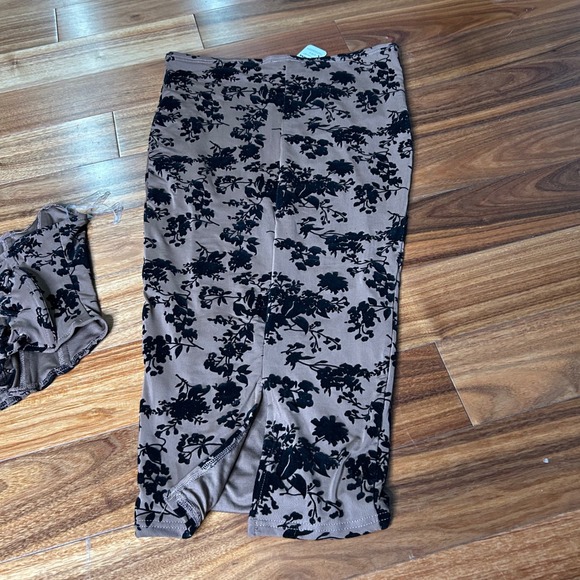 Fashion Nova Swynn Serenity Brown Floral Velvet Corset Top & Midi Skirt Set - Picture 3 of 10